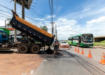 Prefeitura amplia serviços de tapa-buraco na região do Distrito Industrial