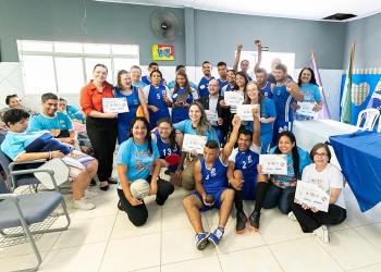 Vice-prefeita se compromete a abraçar causa autista em evento da APAE