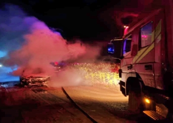 Incêndio destrói carro e mobiliza equipe do Corpo de Bombeiros em MT