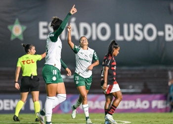 Palmeiras atropela o Flamengo e assume a liderança do Brasileirão Feminino