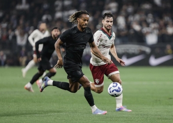 Corinthians aprofunda crise com derrota em casa para o Fluminense pelo Brasileirão