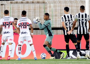 Botafogo e São Paulo empatam em jogo movimentado no Brasileirão