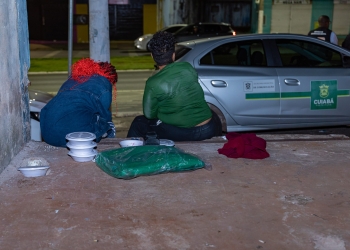 Prefeitura entrega mais de mil cobertores e marmitas em três dias