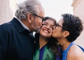 Sandra Annenberg e Ernesto Paglia vão a formatura da filha nos EUA: ‘Valeu a pena’