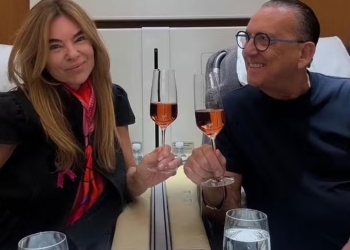 Galvão Bueno e esposa viajam de primeira classe e web reage com detalhes: ‘Que luxo’