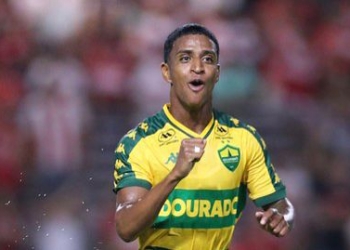 Goleiros roubam a cena e duelo decisivo entre Cuiabá e CRB termina empatado