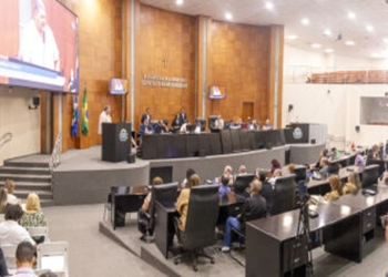 Deputados são contra fechamento da Santa Casa e cobram definição do Estado