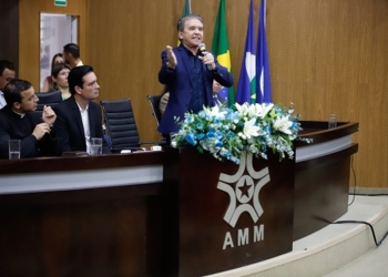 Sérgio Ricardo destaca parceria com AMM nos 42 anos da entidade