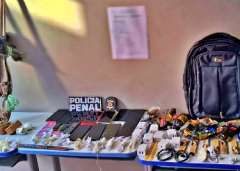 Polícia Penal impede entrada de pacotes com 14 celulares e drogas em unidade prisional feminina