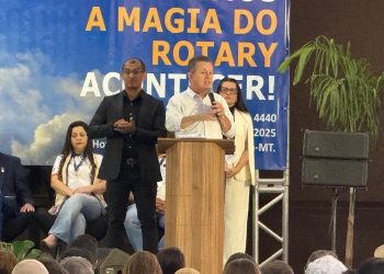 Governador aclamado no Rotary