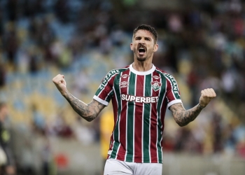 Fluminense vira sobre o Sport no fim e entra no G4 do Brasileirão