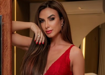 Solteira, Nicole Bahls fala de amor-próprio ao posar de lingerie: ‘Você se superou!’