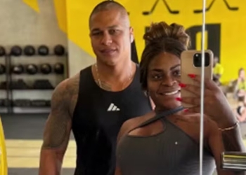 Jojo Todynho exibe cinturinha fina em treino com namorado: ‘Look ‘a vácuo’