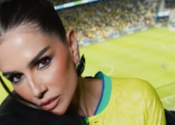 Deborah Secco exibe shape trincado em vídeo no espelho e brinca: ‘Acabada’
