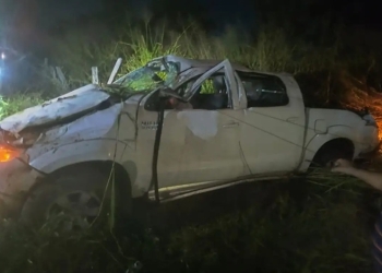 Homem morre e outro fica ferido após capotamento de caminhonete na MT-270
