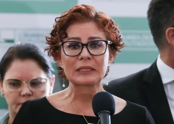 Moraes nega recurso de Carla Zambelli contra execução da condenação