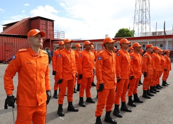 Corpo de Bombeiros de MT adere a padrão internacional e adota fardamento laranja