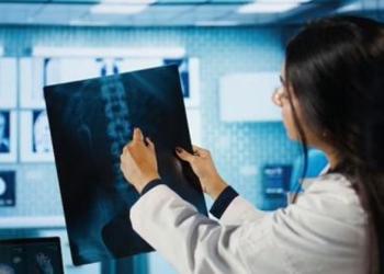 Controle de jornada e pagamento fixo revelam fraude e garantem vínculo a técnica em radiologia