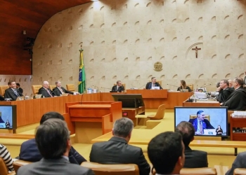 STF suspende julgamento sobre responsabilização de redes por postagens