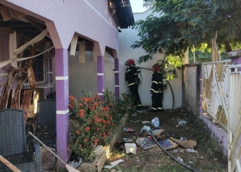 Bombeiros controlam incêndio em casa e evitam tragédia em MT
