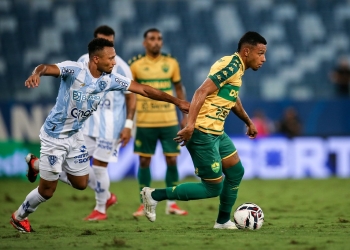 Cuiabá vence Paysandu, emenda terceira vitória e entra no G4 