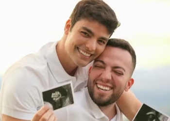 Lucas Rangel e Lucas Bley exibem barriga que gera primeiro filho do casal: ‘6 MESES’