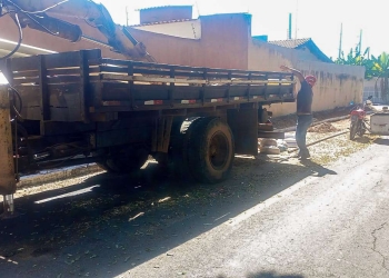 Prefeitura embarga obra clandestina de esgoto ligada a bueiro em Várzea Grande