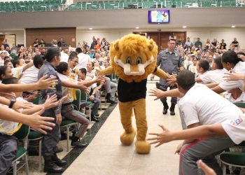Proerd realiza formatura de 1.300 alunos do sétimo ano em Cuiabá