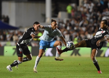 Vasco e Grêmio empatam em duelo intenso e miram a Sul-Americana