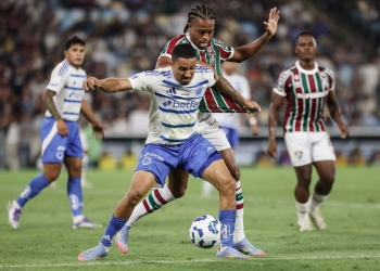 Cruzeiro surpreende Fluminense no Maracanã e assume a liderança do Brasileirão