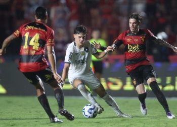 Cuiabano no apagar das luzes: Botafogo vence o Sport e entra na briga pelo G4