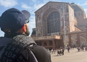 A caminho do velório de Preta, Gominho visita Aparecida e fala de fé: ‘Celebrar’