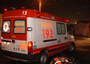 Homem é esfaqueado durante confraternização; suspeito fugiu após o crime