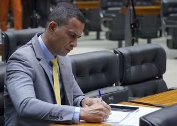 PL de Assis que criminaliza rompimento de tornozeleira e posse de celular por preso é aprovado