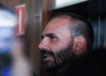 Líderes do PT pedem prisão de Eduardo Bolsonaro ao STF