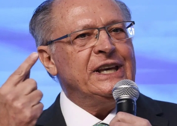 Brasil está conversando “com reserva” com Estados Unidos, diz Alckmin