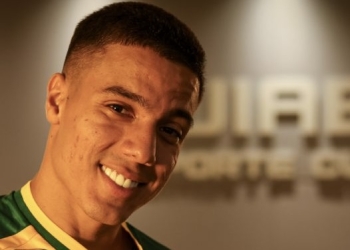 Moeda de troca por Derik Lacerda, Carlos Alberto chega ao Cuiabá e assina contrato com o clube