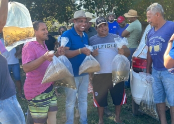 Juca do Guaraná entrega mais de 18 mil alevinos na Comunidade do Sangradouro