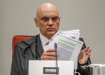 Moraes repreende advogado de ex-assessor de Bolsonaro