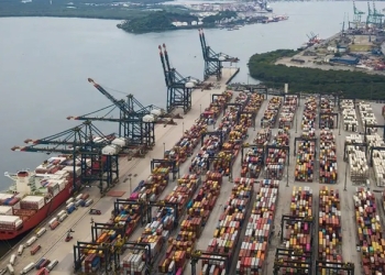 Ministério revisa para baixo projeção de superávit comercial