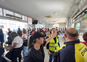 Vice-prefeita e arquiteta vistoriam pontos de ônibus e pontuam demandas