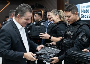 Governo do Estado entrega 1.950 pistolas Glocks a policiais penais de Mato Grosso