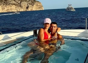 Cristiano Ronaldo e Georgina curte jacuzzi de iate milionário: ‘Dias no paraíso’