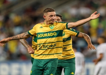 Safira celebra gols na vitória do Cuiabá sobre o Amazonas e a volta ao G-4: “Não queremos sair mais”