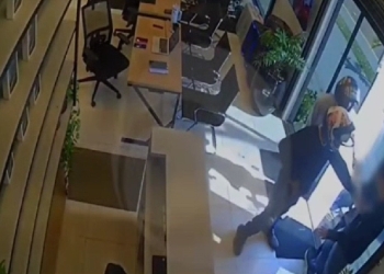 Vídeo mostra empresário armado botando assaltantes pra correr; veja