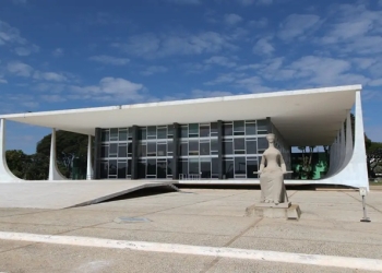 STF retoma sessões após recesso e fará defesa de Moraes