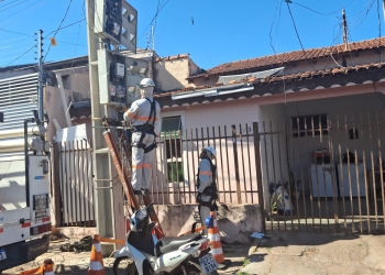 Furto de energia termina com fuga pelo telhado e dois presos em Cuiabá