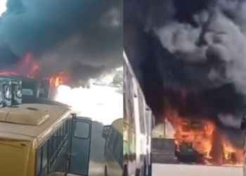 Incêndio de grandes proporções destrói ônibus do transporte coletivo no pátio da Caribus Transportes