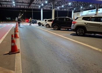 Operação Lei Seca termina com 4 condutores presos e 18 veículos removidos na Estrada de Chapada
