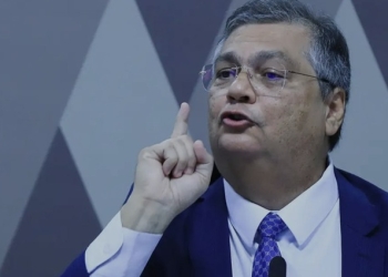 Dino manda PF investigar R$ 694 milhões em “emendas Pix”